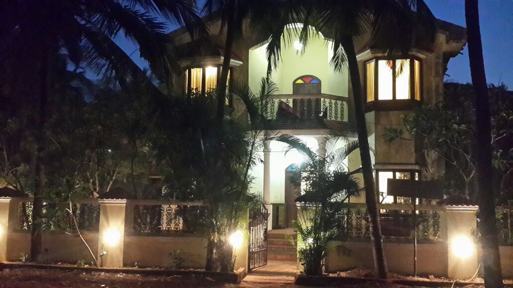 Independent Private Pool Villa Exteriors